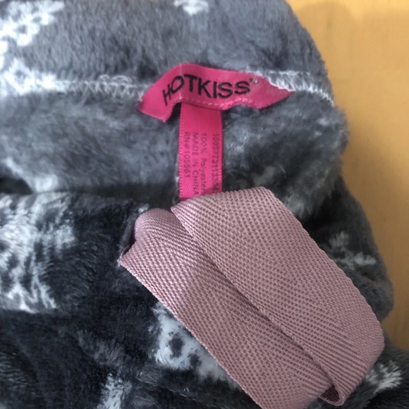 Hot Kiss Black and White Snowflake Kids Pajama Bottoms - Picture 3 of 3